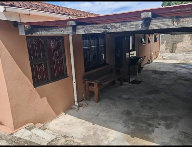 3 BEDROOM HOUSE FOR SALE IN CRAIGIEBURN